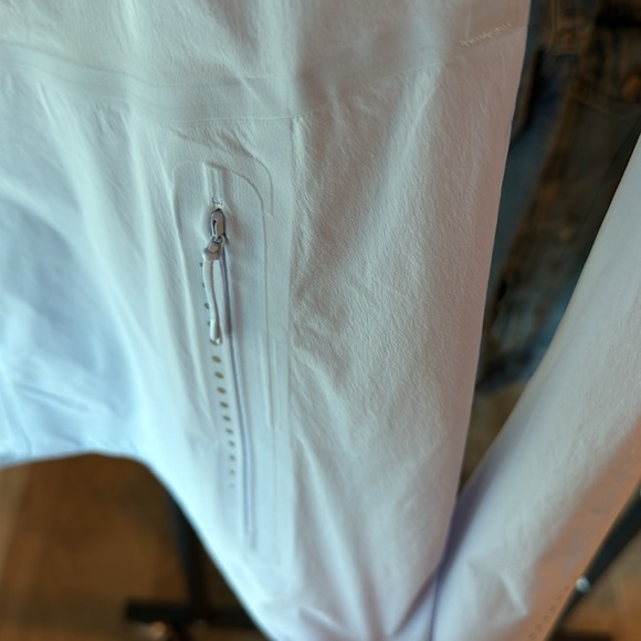 Lululemon Fast and Free Winbreaker size 10-pastel blue - Picture 11 of 15